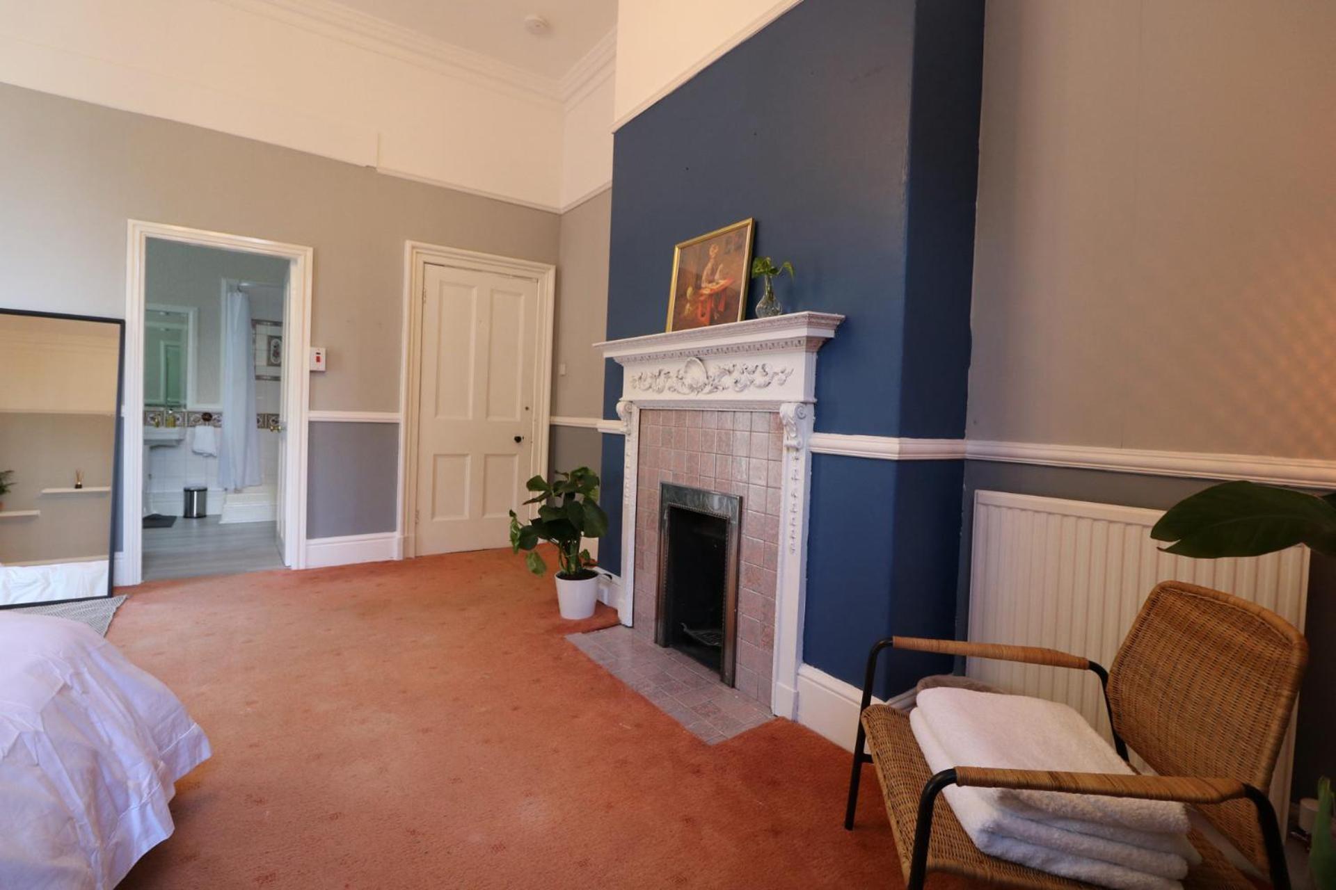 Guest house Mossley Hill Retreat *