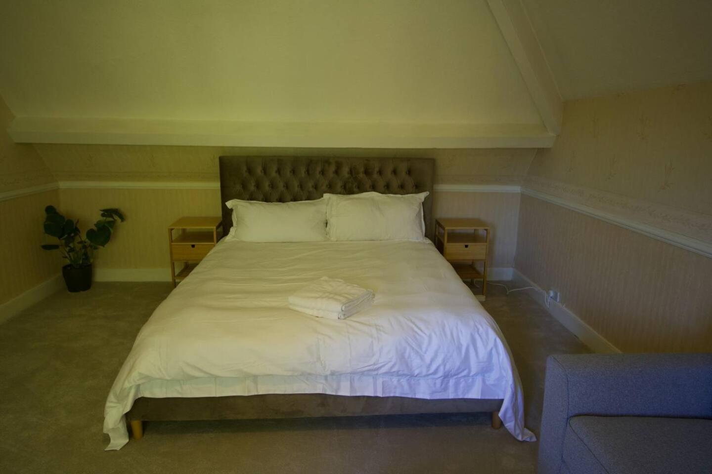 Mossley Hill Retreat *