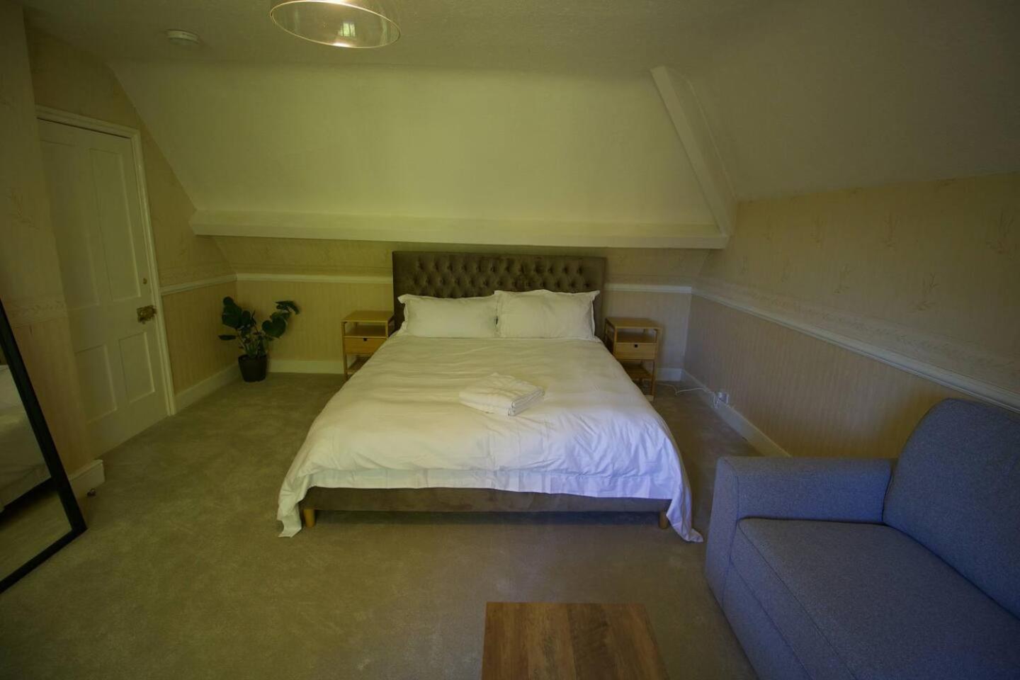 Mossley Hill Retreat Guest house *