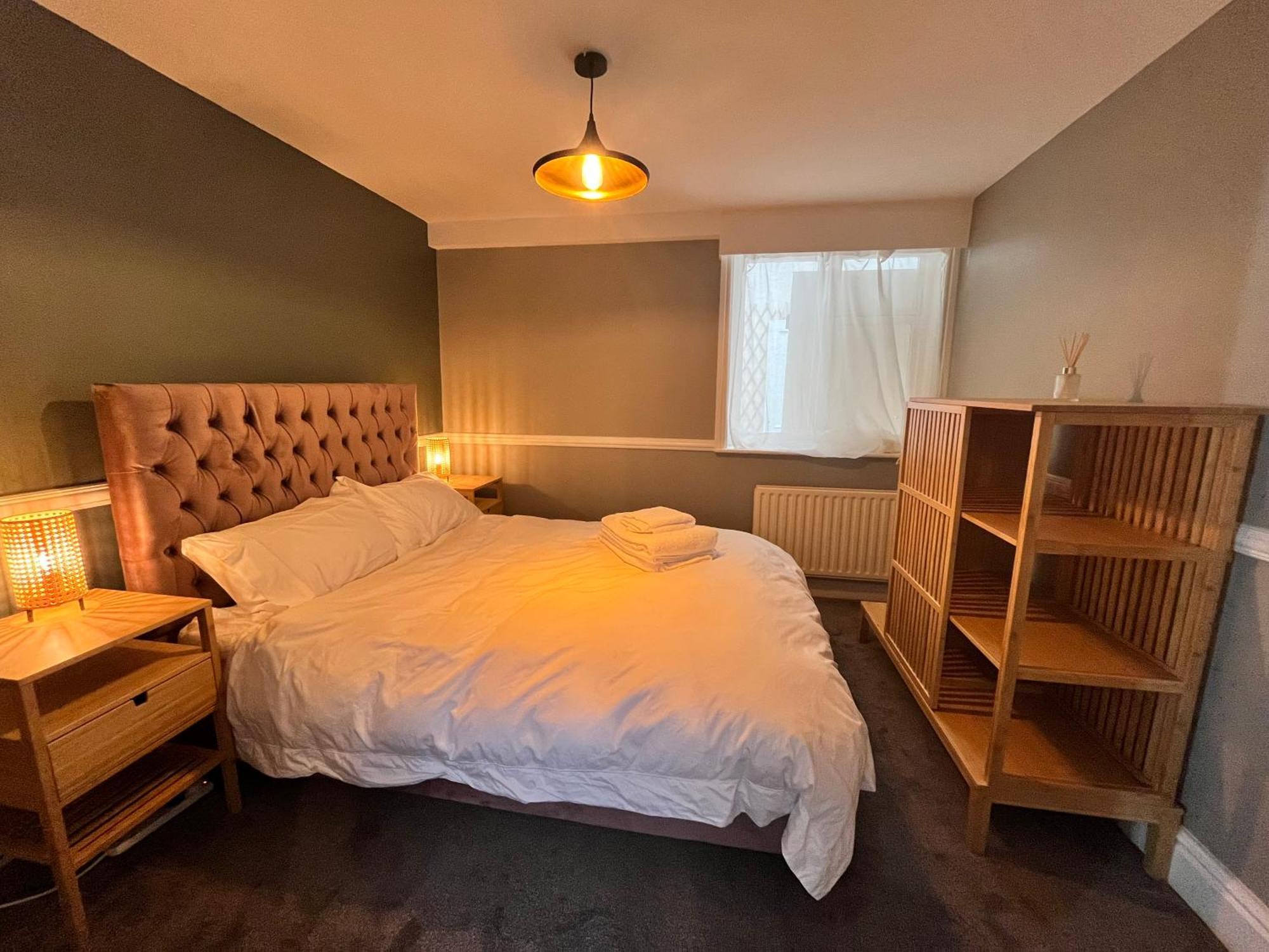 Mossley Hill Retreat Guest house *