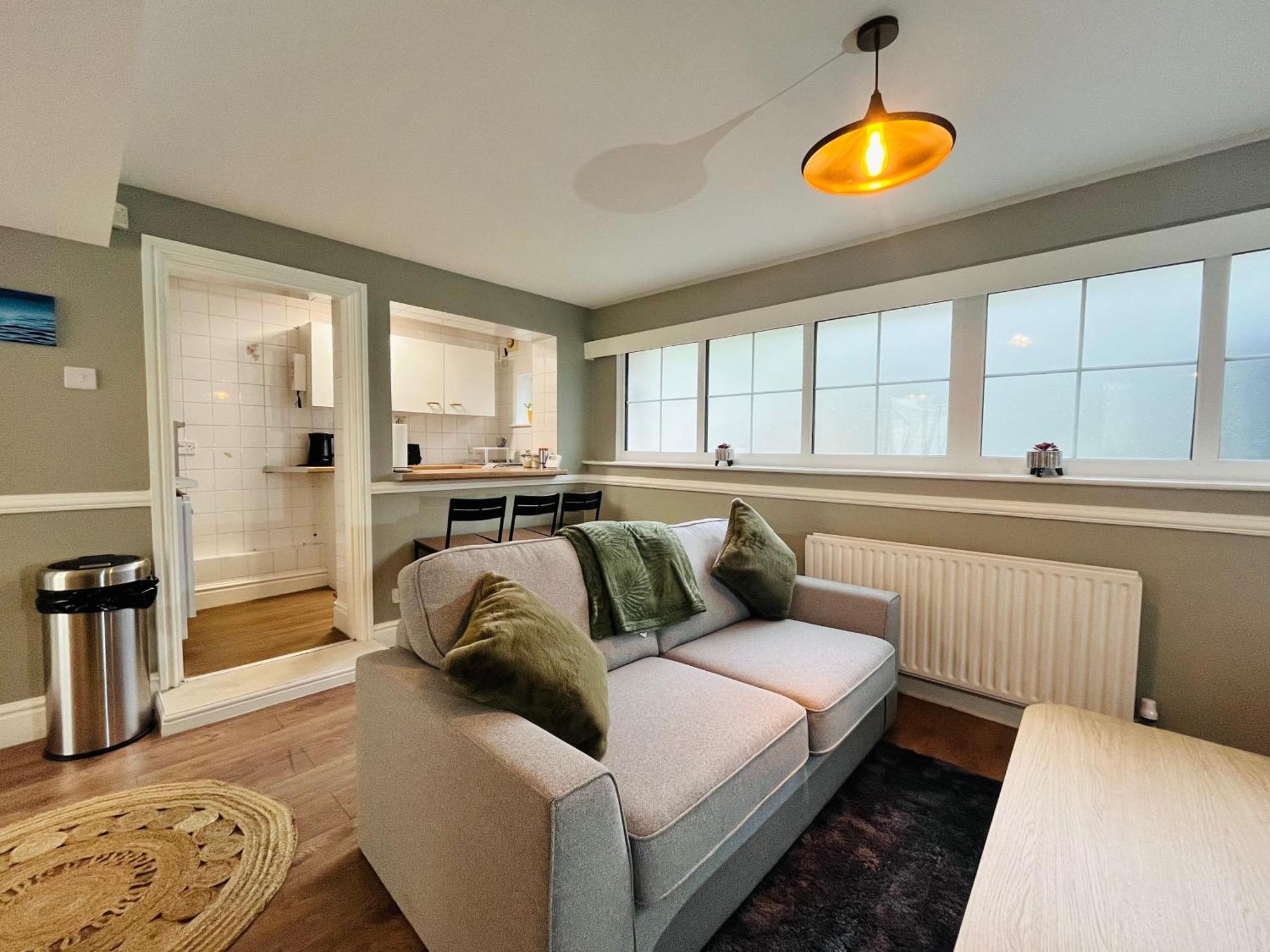 Guest house Mossley Hill Retreat *