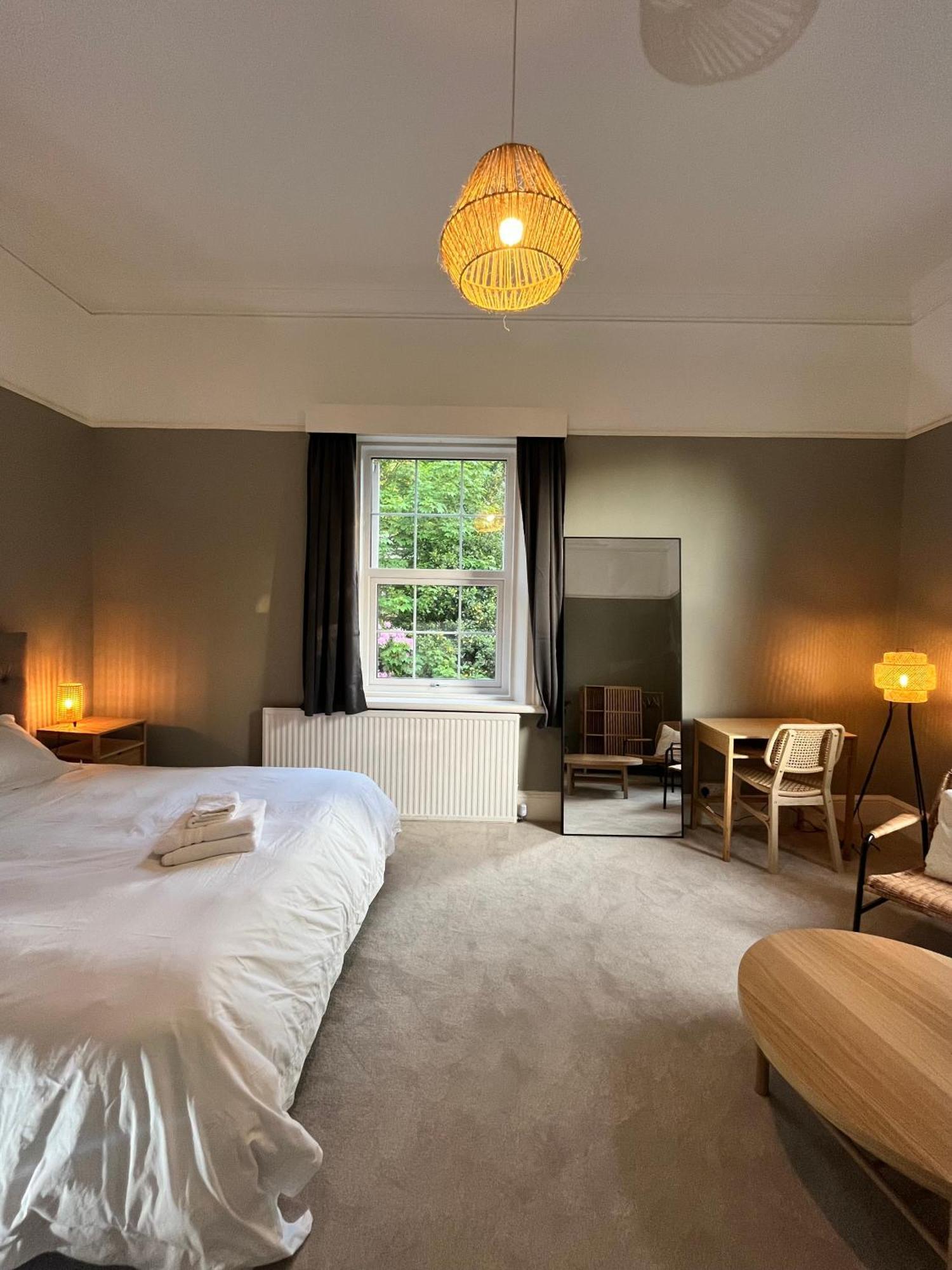 Guest house Mossley Hill Retreat *