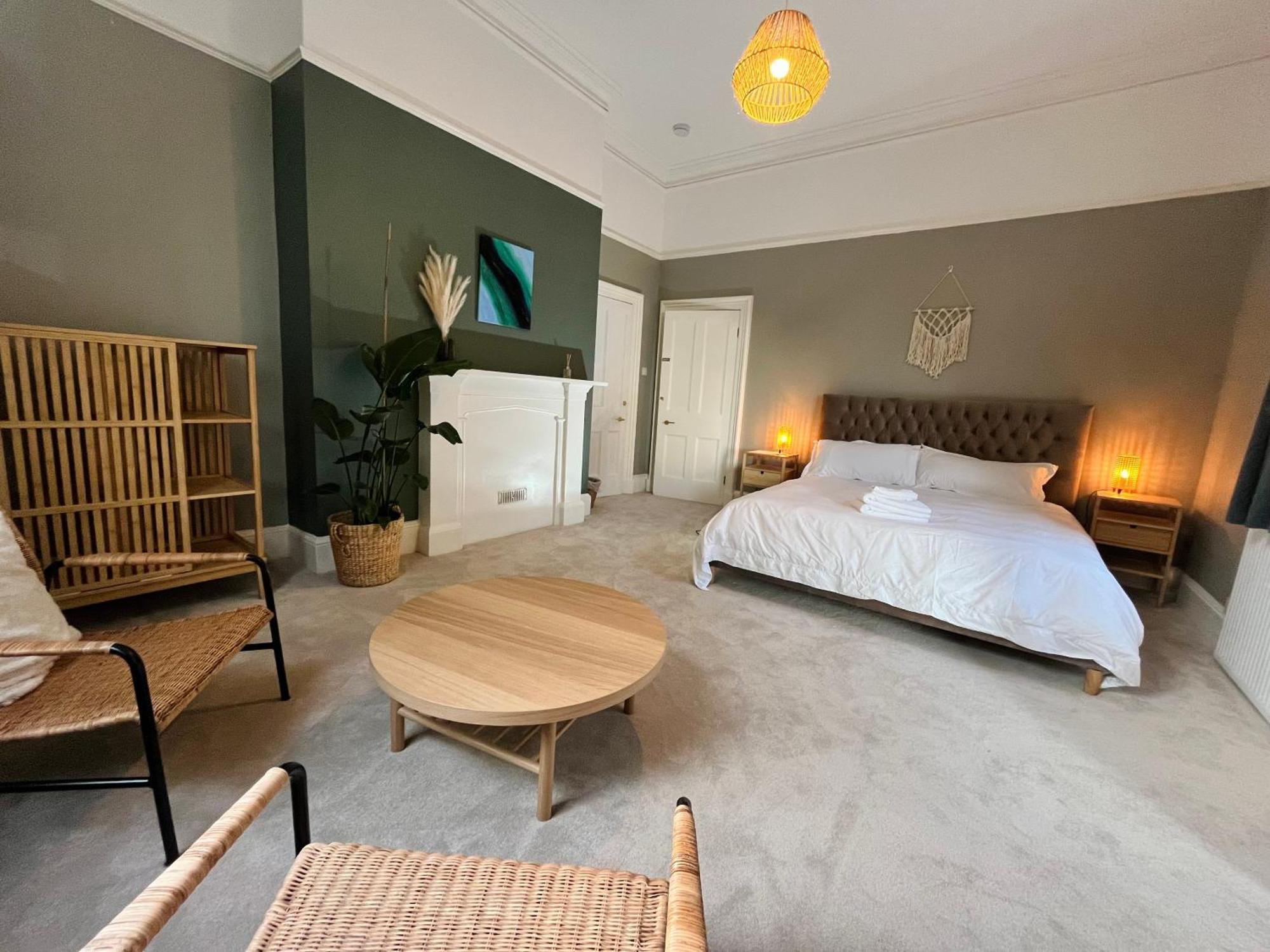 Mossley Hill Retreat *